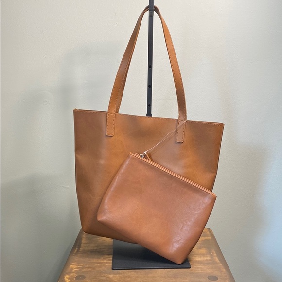 Handbags - 🧵NWOT Brown Faux Leather Tote with Removable Inner Pouch